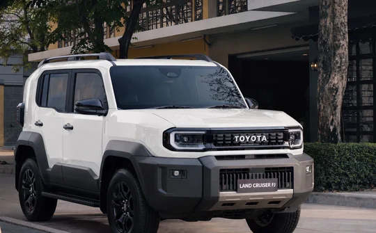 Toyota Land Cruiser FJ ra mắt khách Việt, giá gần 1,2 tỷ đồng