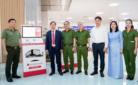 Agribank chuyển đổi số gắn với ESG: Từ các Kiosk thông minh đến khát vọng "số hóa" vùng biên