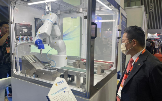 Epson trình diễn robot công nghiệp tại METALEX 2022