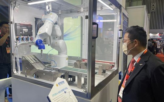 Epson trình diễn robot công nghiệp tại METALEX 2022