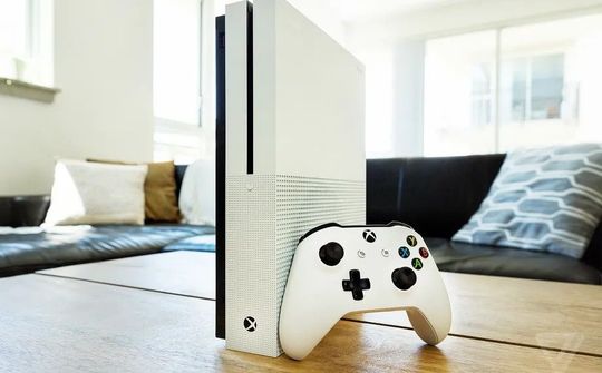 Doanh thu phần cứng của Microsoft tăng mạnh