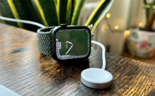 Apple cắt tính năng sạc nhanh của Watch 7 tại Việt Nam