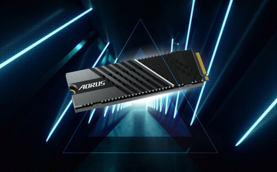 Gigabyte trình làng ổ SSD AORUS Gen4 7000s với tốc độ đọc lên đến 7GB/s