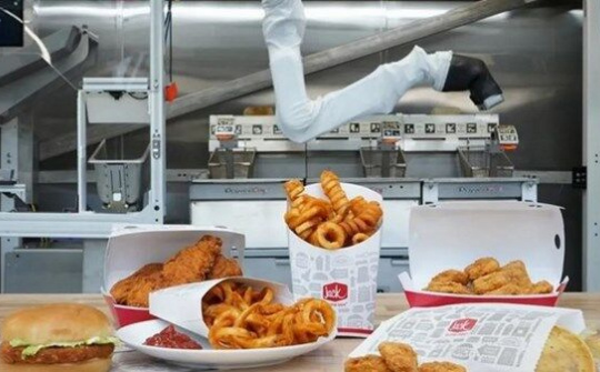 Robot thay thế nhân viên phục vụ đồ ăn nhanh tại chuỗi nhà hàng ở Mỹ