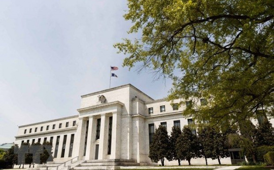 Fed: Giảm tốc tăng lãi suất nhưng vẫn duy trì chống lạm phát