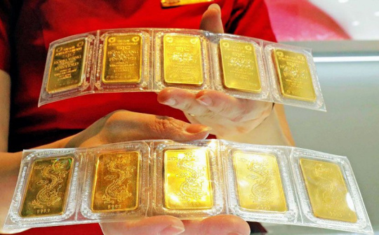 Giá vàng châu Á đi lên nhờ đồng USD suy yếu