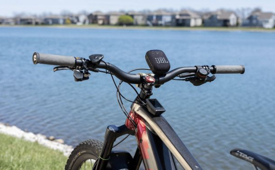 Loa di động đa năng JBL Wind3S trình làng