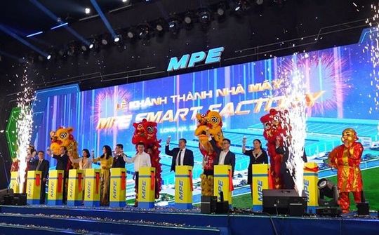Vận hành nhà máy thiết bị điện thông minh 2.000 tỉ đồng