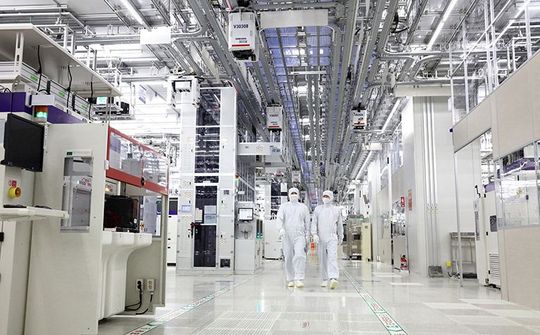 Samsung cắt giảm sản lượng chip khi lợi nhuận giảm 96%