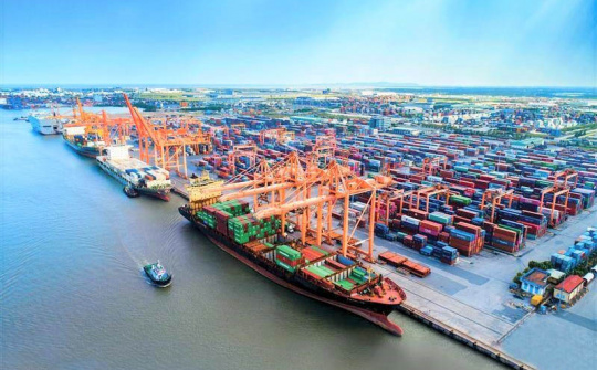 Phát triển logistics kết nối với vùng kinh tế trọng điểm miền Trung