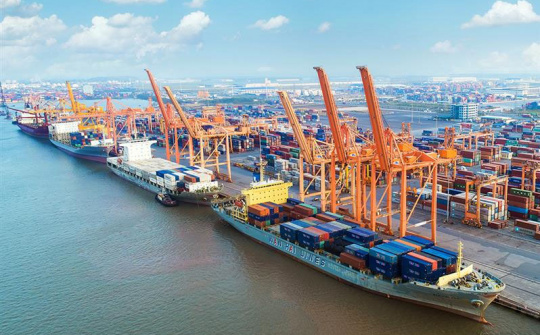ADB hạ dự báo tăng trưởng Việt Nam xuống 5,8%