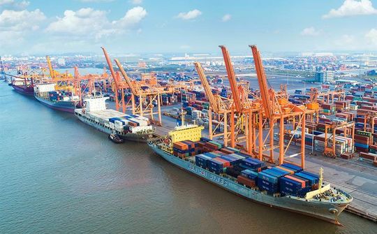 ADB hạ dự báo tăng trưởng Việt Nam xuống 5,8%