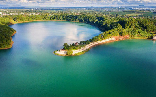 Biển Hồ Gia Lai - viên ngọc quý của đại ngàn Tây Nguyên