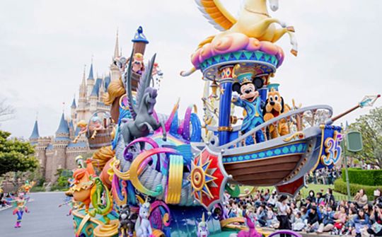 Disney sẽ rót khoảng 60 tỷ USD cho các công viên giải trí