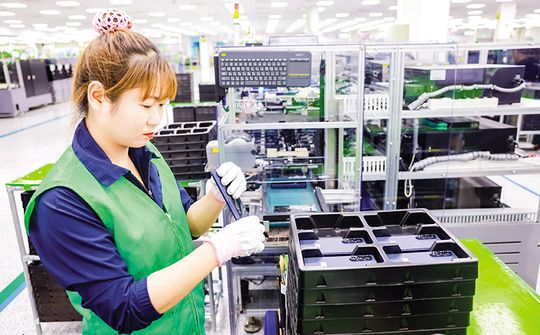 Thu hút đầu tư nước ngoài: Sửa luật để thêm ưu đãi đón “đại bàng”