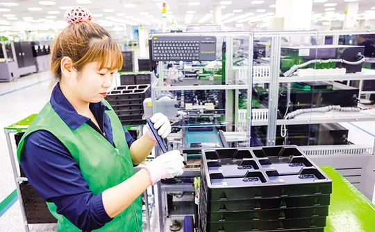 Thu hút đầu tư nước ngoài: Sửa luật để thêm ưu đãi đón “đại bàng”
