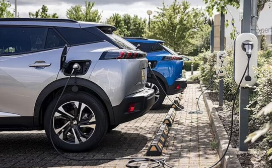 Người Mỹ vẫn ít mua xe điện vì rào cản giá chưa đủ rẻ và thiếu trạm sạc