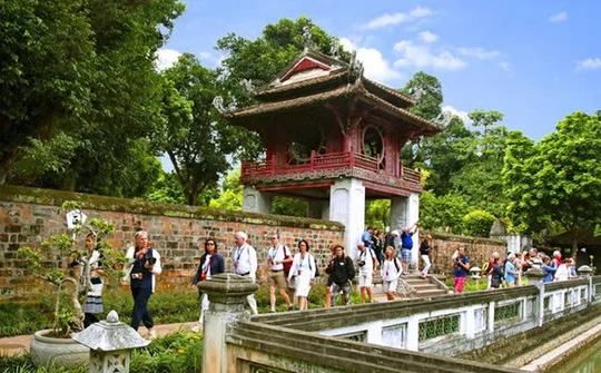 Khách quốc tế đến Việt Nam tăng kỷ lục tháng đầu năm