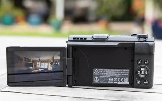 Canon ra mắt máy ảnh nhỏ gọn PowerShot V1 chuyên cho vlog