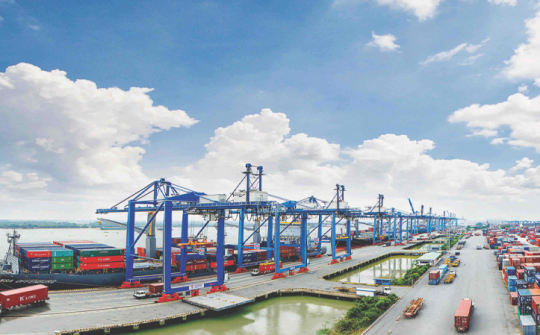 Thu ngân sách từ xuất nhập khẩu vượt 182.000 tỷ đồng