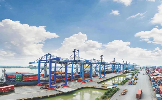 Thu ngân sách từ xuất nhập khẩu vượt 182.000 tỷ đồng