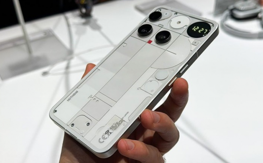 Nothing Phone 3: Flagship “dị thường mà thú vị”