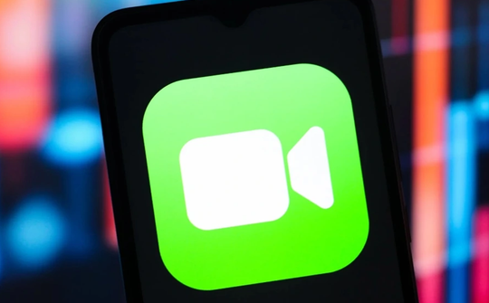 iPhone 'đóng băng' cuộc gọi FaceTime nếu có người cởi đồ