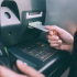 Giao dịch rút tiền trên ATM giảm 29% về số lượng và 26% về giá trị