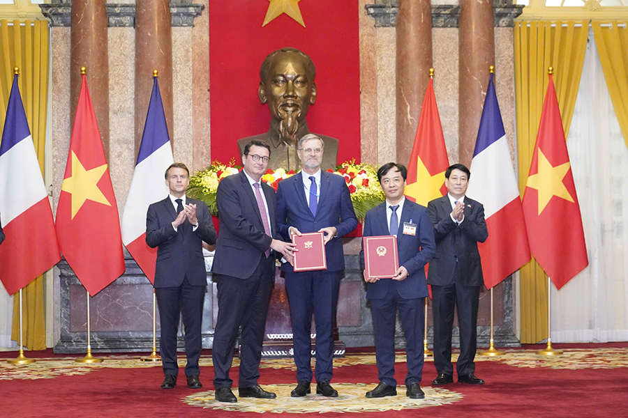 airbus--trung-tam-nghien-cuu-vu-tru-quoc-gia-phap-day-manh-hop-tac-voi-viet-nam_68354b2d758d2.png