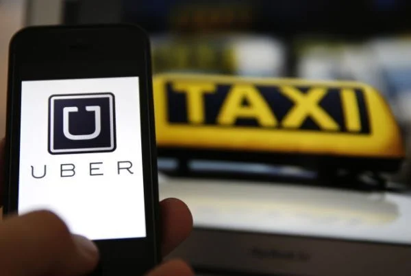  Uber và Grab Taxi bị kiện tại Hà Nội 