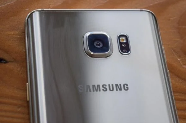 Galaxy A9 có thể quay video 4K giống Note 5.