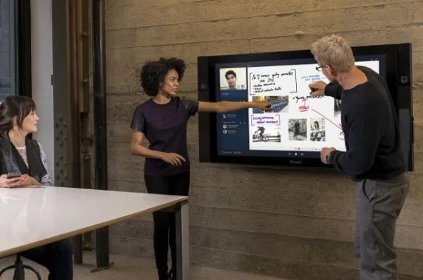 Surface Hub vừa trễ hẹn vừa tăng giá