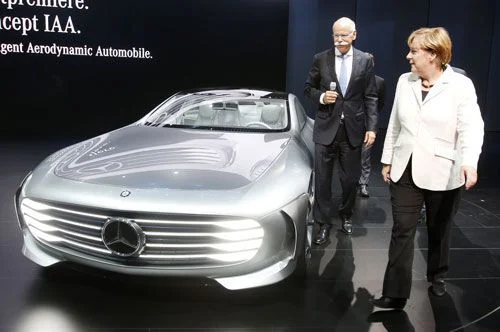 Ông chủ Mercedes-Benz muốn hợp tác với Apple và Google