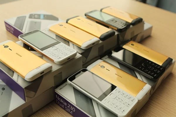 Nokia 230 Dual SIM bản mạ vàng có giá 2,8 triệu