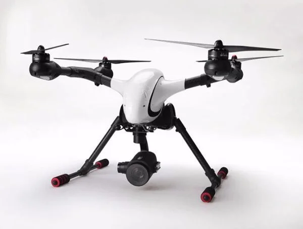 Flycam Voyager 4 có Zoom quang 16x, điều khiển bằng sóng di động