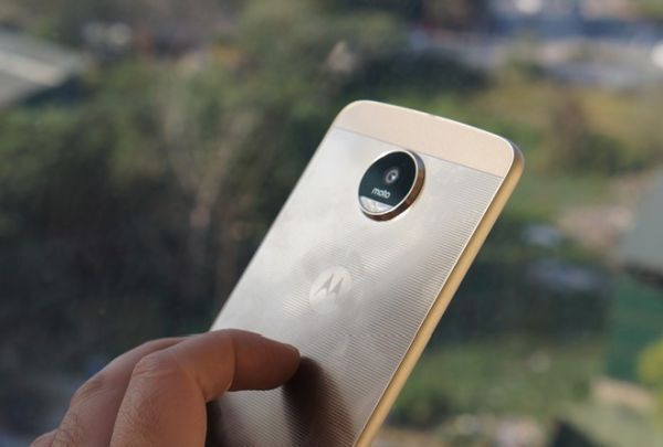 Moto Z 2017 voi chip Snapdragon 835 lo dien