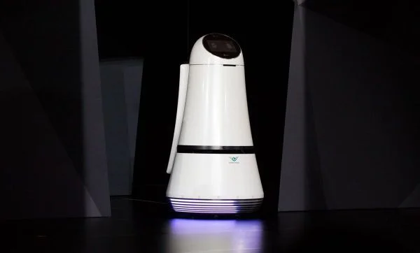 CES 2017: LG ra mắt robot làm việc nhà và hướng dẫn sân bay
