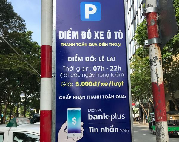 Tp. Hồ Chí Minh thí điểm dịch vụ thanh toán phí đỗ xe qua điện thoại