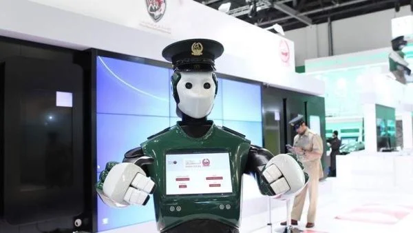 Chính quyền Dubai tuyển dụng 5 robot trở thành nhân viên chính thức