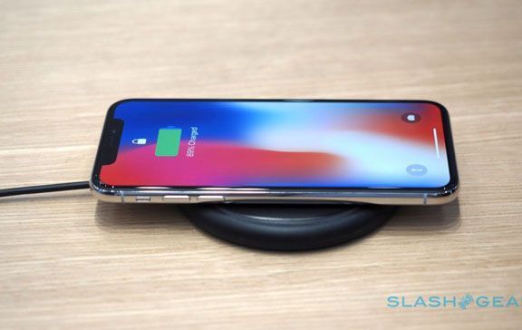 Với bộ sạc gốc, tốc độ sạc của iPhone X siêu chậm