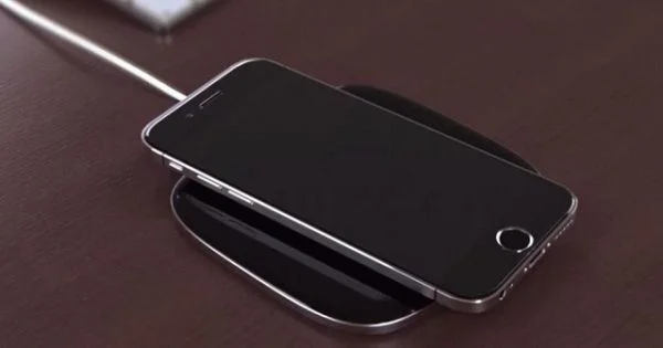 Apple đặt hàng số lượng lớn màn hình OLED cho iPhone 8