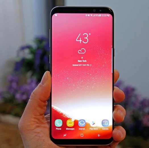 Màn hình Galaxy S8 có hiện tượng ngả sang màu đỏ một cách bất thường