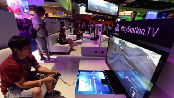 Mục tiêu Sony là phát triển thiết bị chơi game hỗ trợ kết nối thay vì phép lai