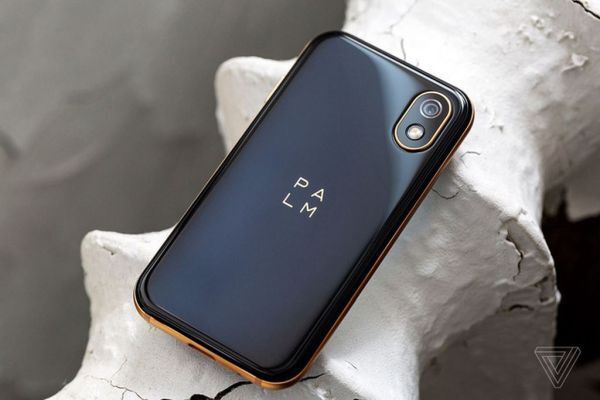 Palm trở lại làm điện thoại nhỏ xíu, màn hình 3,3 inch