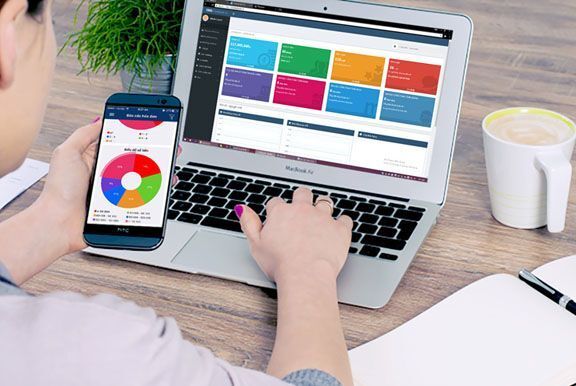Với ứng dụng quản lý từ xa iPOS Manager, chủ nhà hàng dễ dàng theo dõi tình hình kinh doanh ở mọi lúc mọi nơi