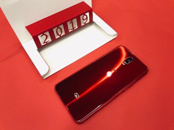 Bộ đôi Oppo R17 và R17 Pro có thêm phiên bản màu đỏ chào Năm mới