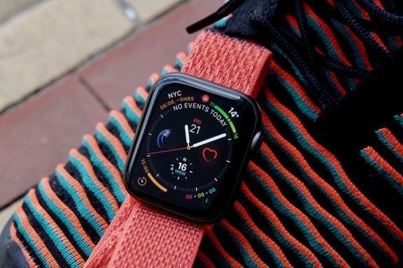 Apple Watch series 4 nhận bản cập nhật, đã có tính năng đo điện tâm đồ
