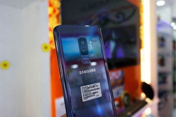 Galaxy S9+ 256 GB xách tay về Việt Nam, giá gần 25 triệu đồng