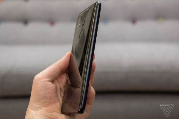 HTC lên kế hoạch sản xuất điện thoại blockchain chạy Android