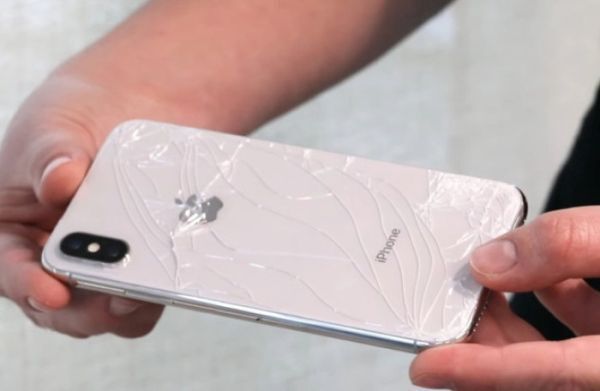 iPhone X dính thêm lỗi mặt kính camera dễ vỡ